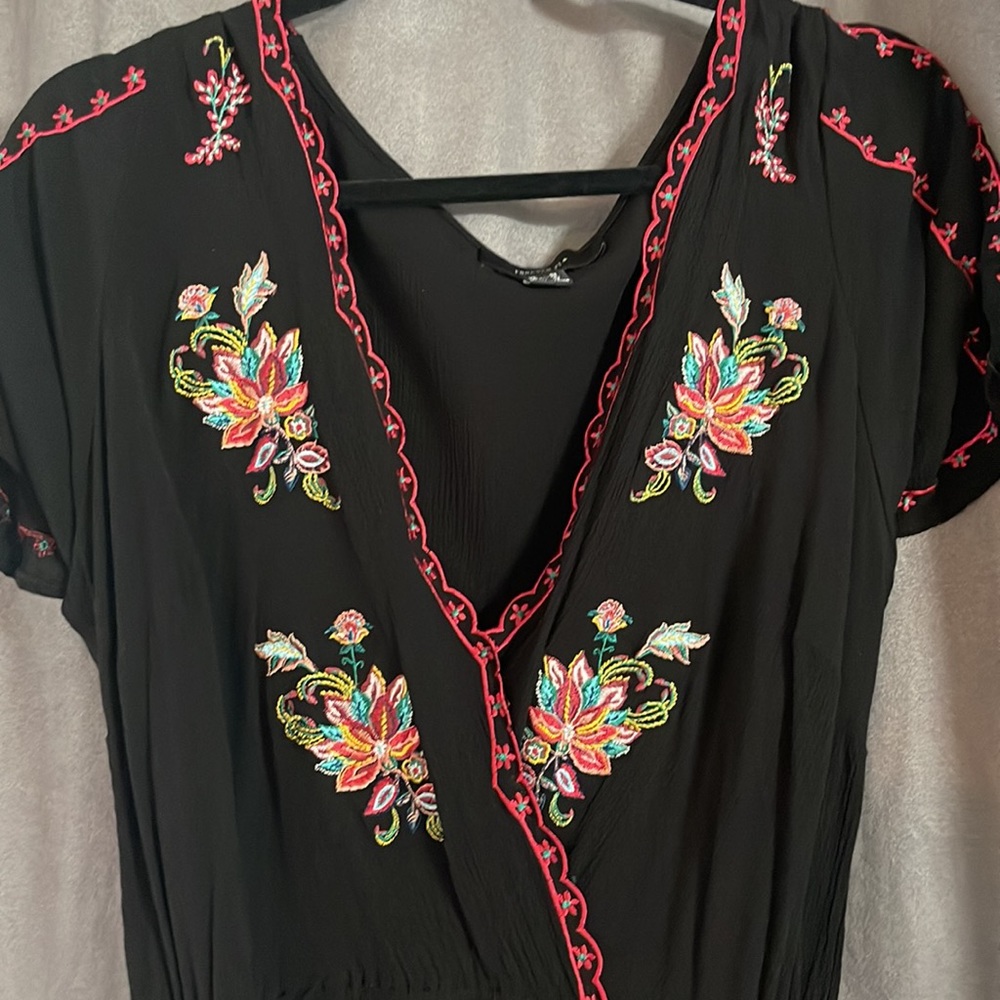 Forever21 plus Size Black Embroidered Dress Size 0X - Picture 2 of 3